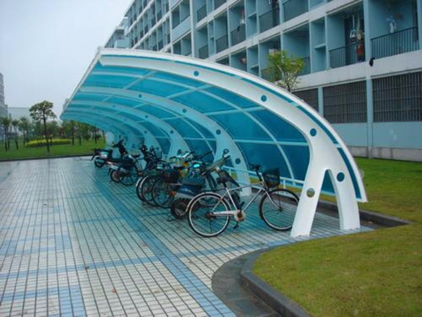 陽光板車棚