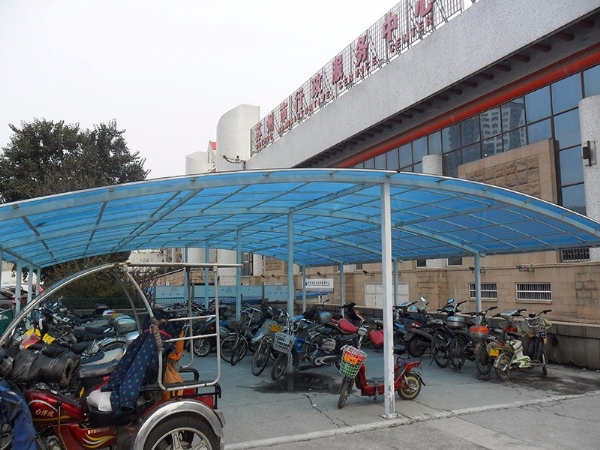陽光板車棚