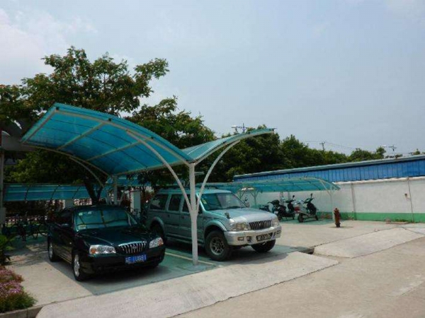 陽光板車棚