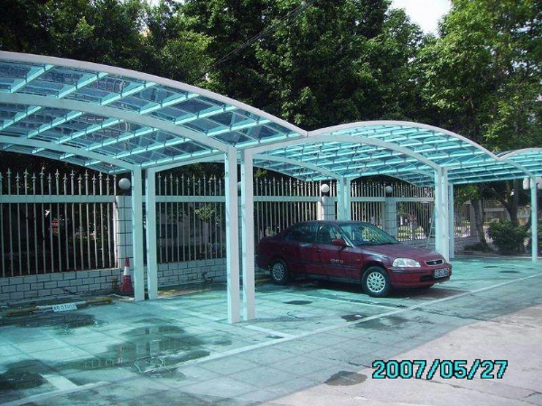 陽光板車棚