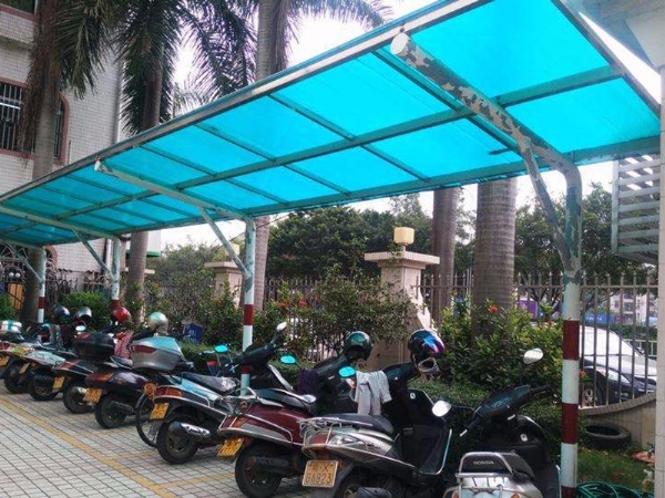 陽光板車棚