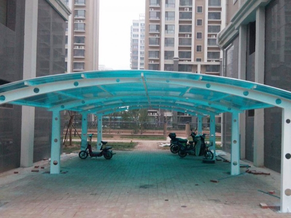 陽光板車棚