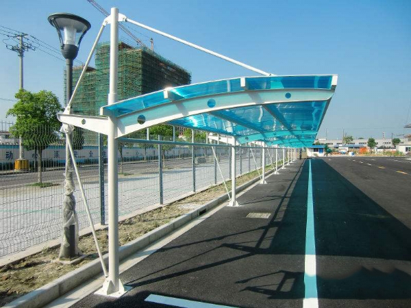 陽光板車棚